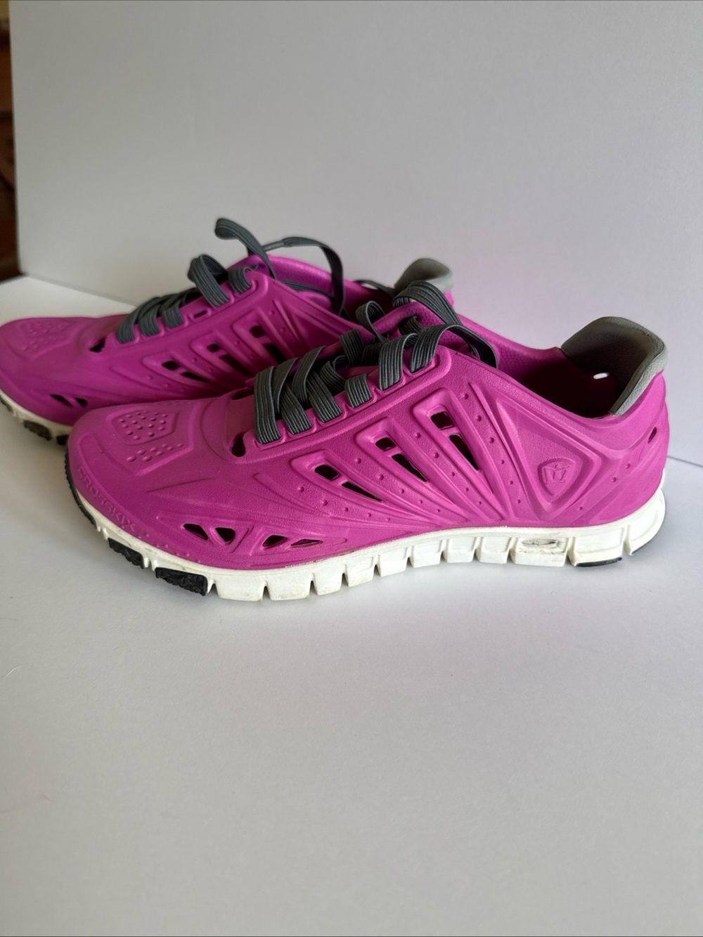 Cross Kix Women's Athletic Sneakers - Pink with Gray Laces

Water shoes latex